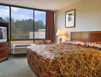 Ramada By Wyndham Triangle/quantico Triangle