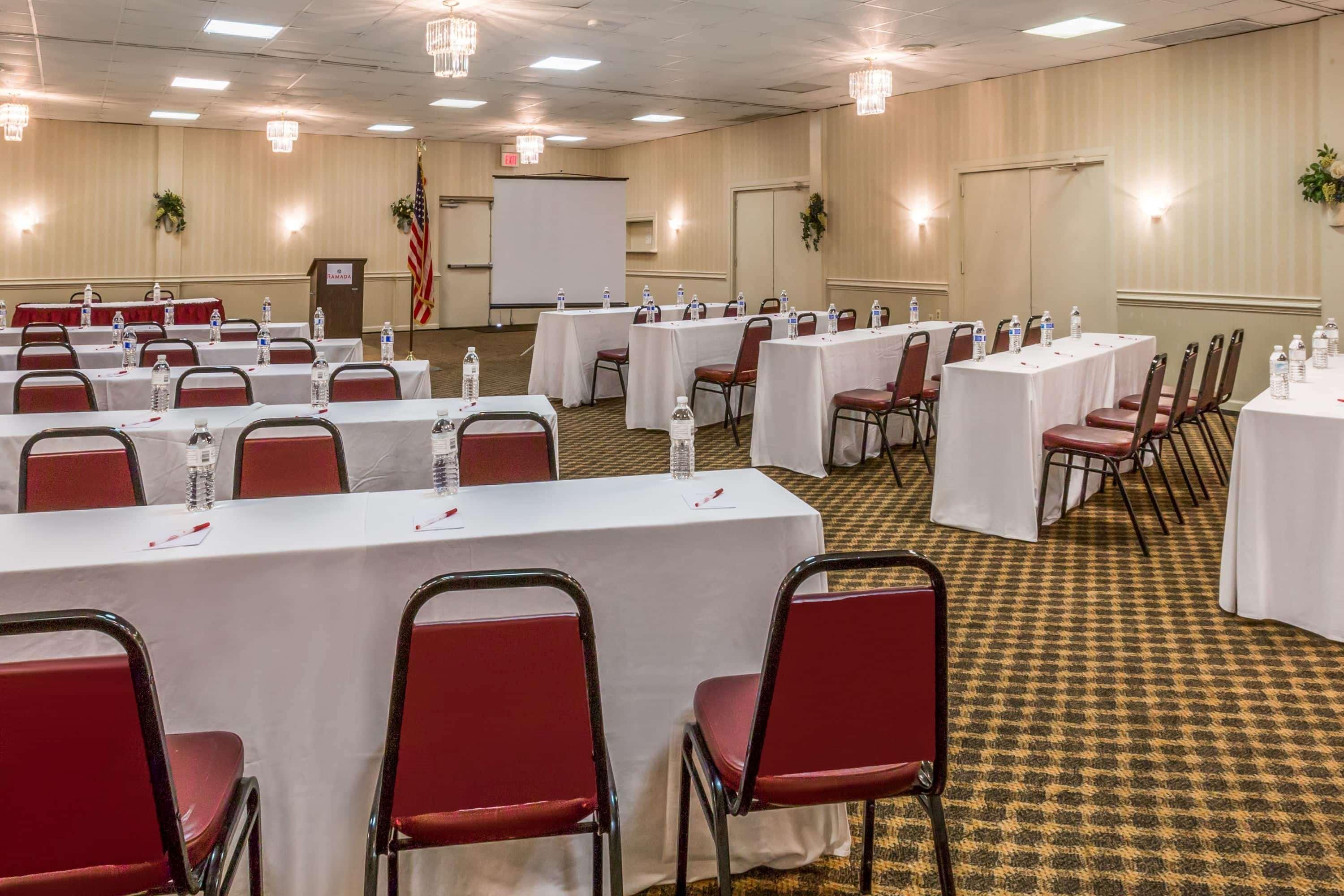 Ramada By Wyndham Triangle/quantico Hotel 2*